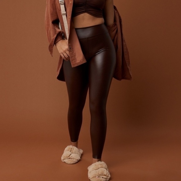 NWT Offline by Aerie Real Luxe Faux Leather Leggings Size Small - Picture 1 of 5